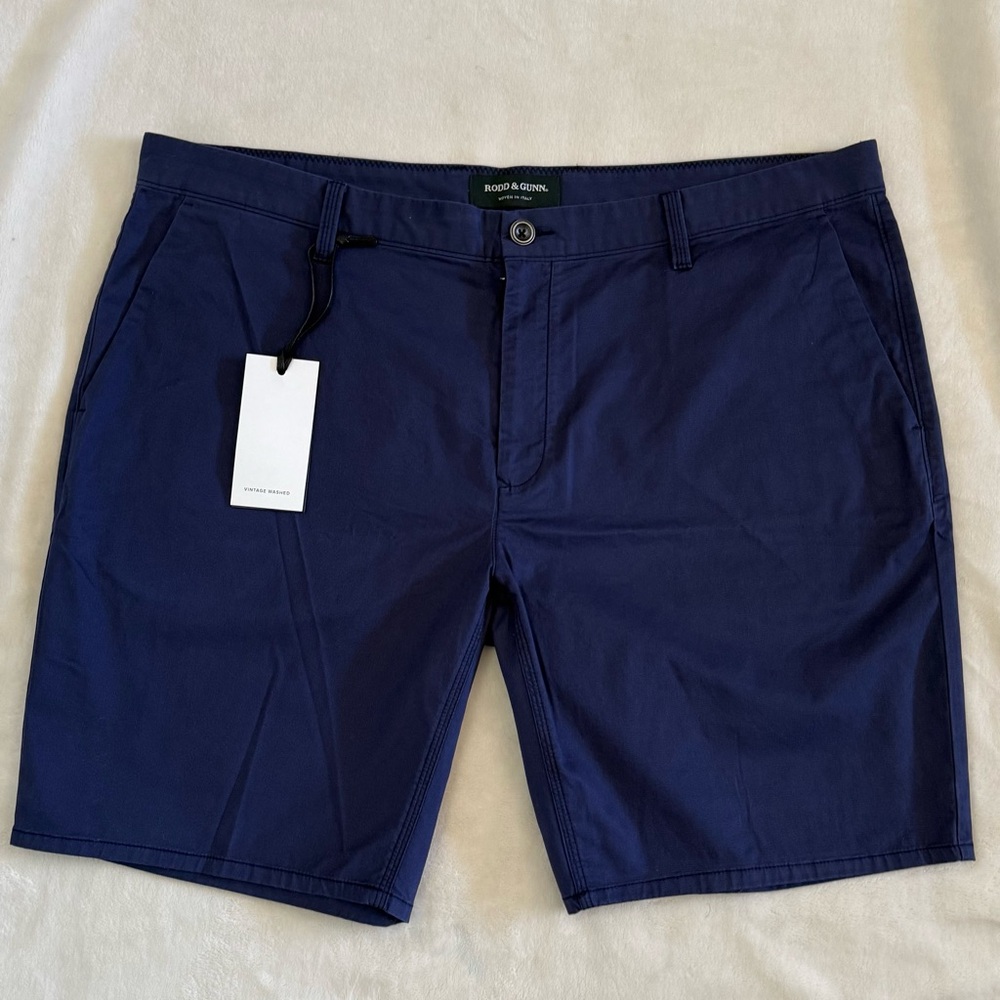 Rodd & Gunn 9" Flat Front Shorts - Navy. Size 40